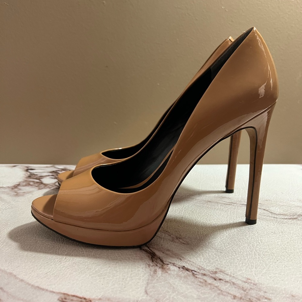 Rachel Roy Pumps Shoes Nude Open Toe Size 9 Patent Leather Daphne. - Picture 1 of 8